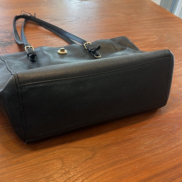 Coach vintage large leather purse with clasp. Comes with dust bag. - Picture 4 of 13